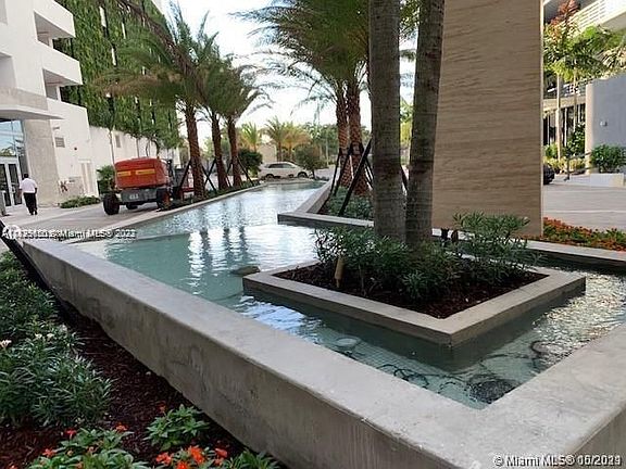3rd image of 16385 Biscayne Blvd Unit 1506