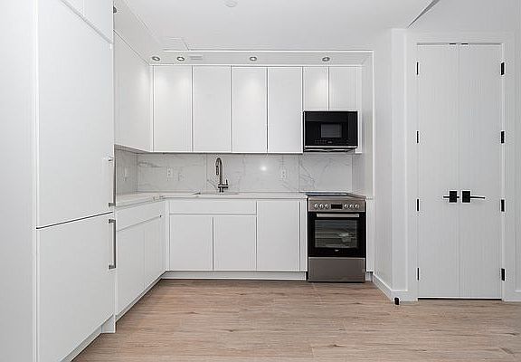3rd image of 101 Bruckner Blvd #8C