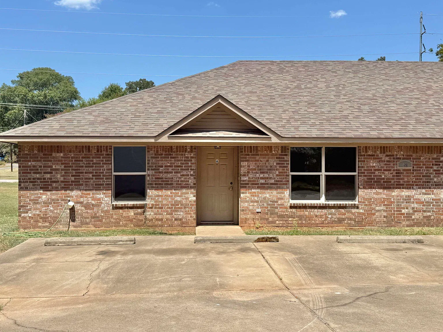 3 bed, 2.0 bath, 1300 sqft, $1,500 — Photo 1