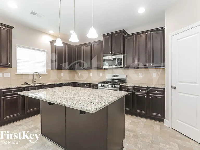 2115 Farmdale Ct — Photo 6