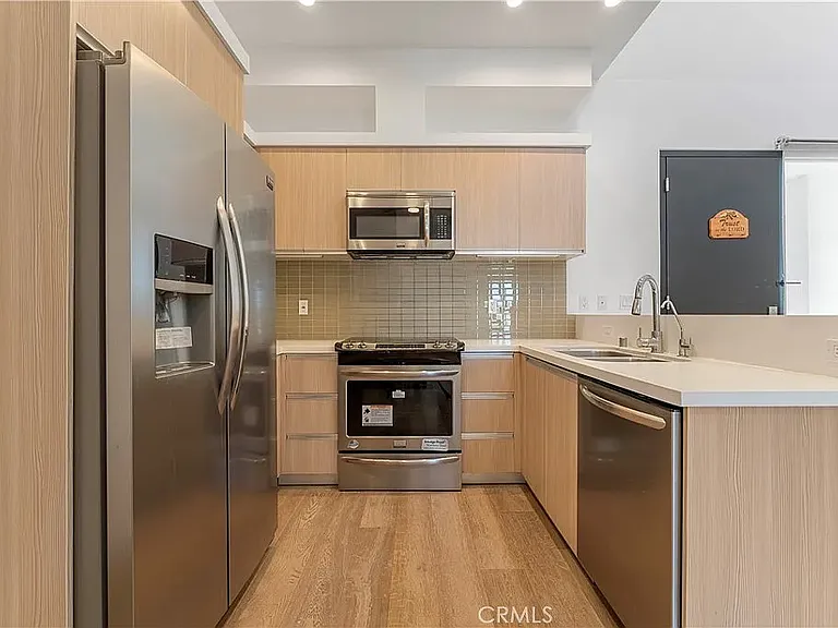 210 N Monterey St — Photo 2