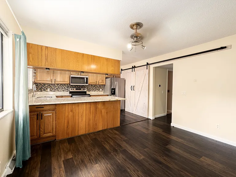 562 Vance St #D-9 — Photo 8