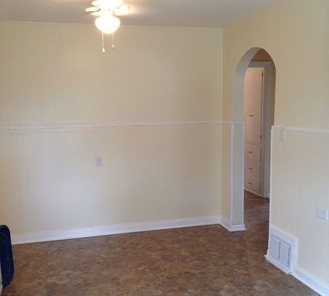 Kitchen w/ Eating Area