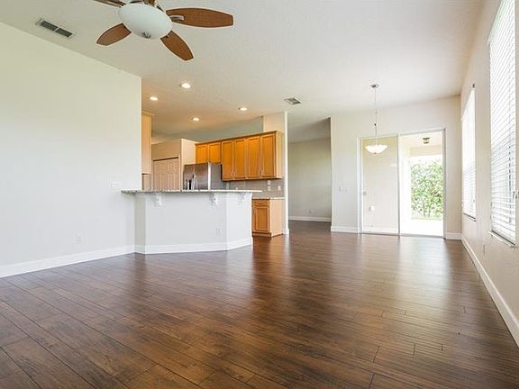 4th image of 323 Highbrooke Blvd #1