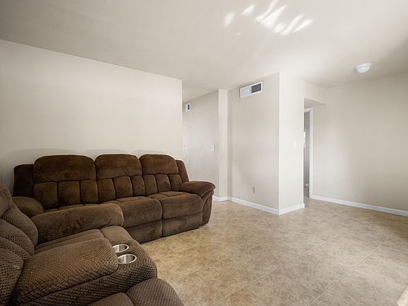 5th image of 10661 Cardigan Dr #A & B