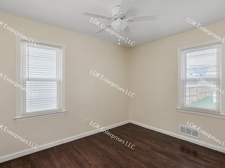23808 Harding Ave — Photo 5