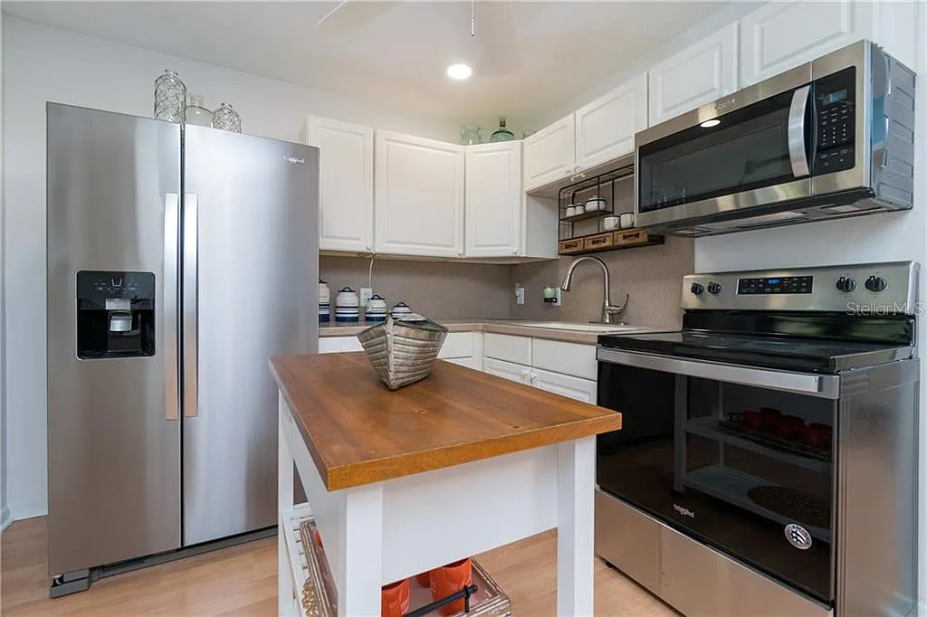 1 bed, 1.0 bath, 884 sqft, $4,500 — Photo 3