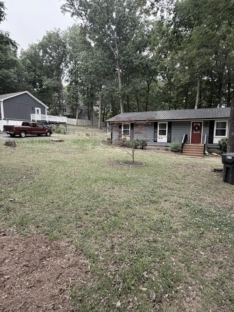 Building Photo - 111 Cheshire Dr