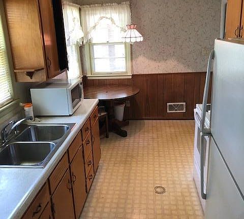 5th image of 4565 Cresthill Dr