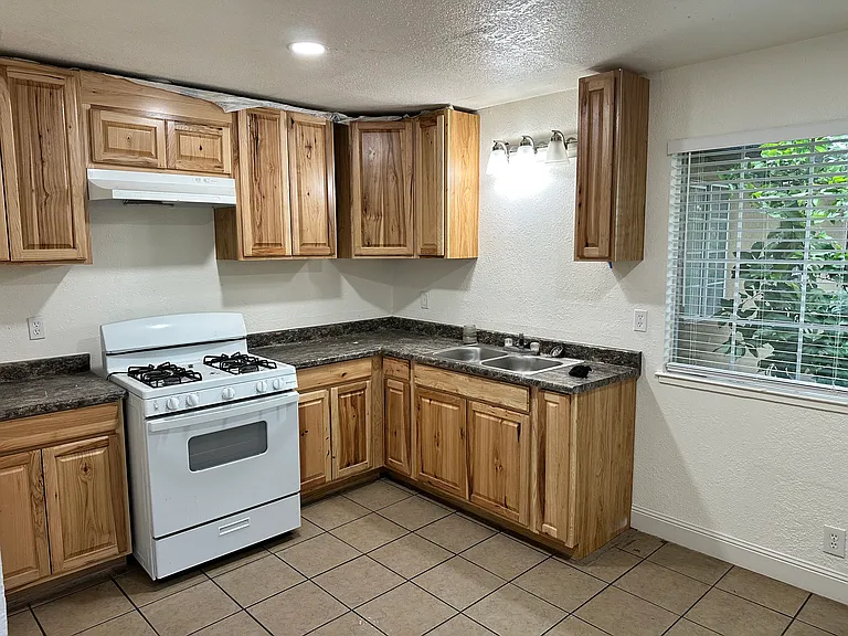2129 S Union St #2129 — Photo 14