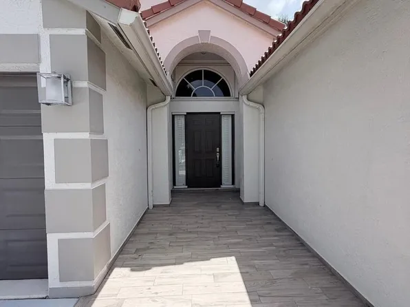 1975 Oak Berry Cir, Wellington, FL 33414