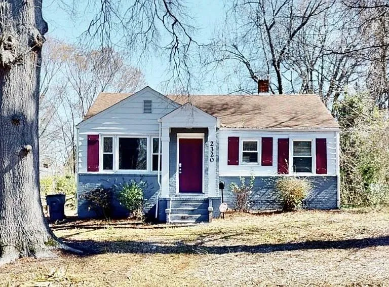 2320 Vanderbilt Rd — Photo 1