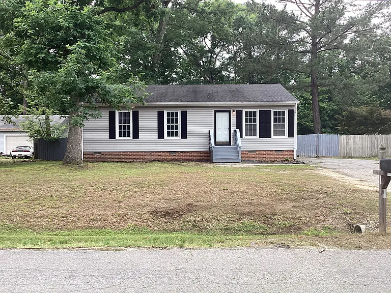 8806 Firethorne Ln — Photo 1