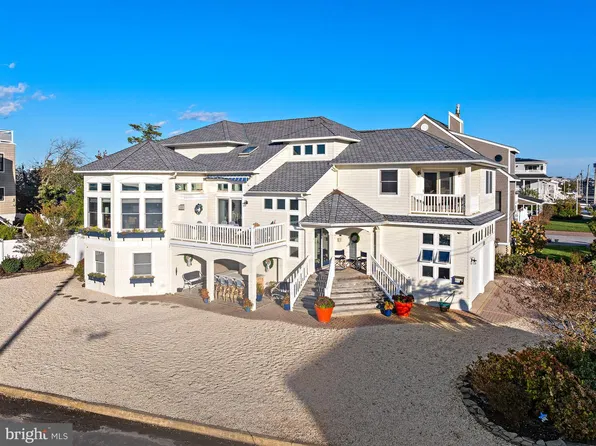 343 W 16th St, Ship Bottom, NJ 08008