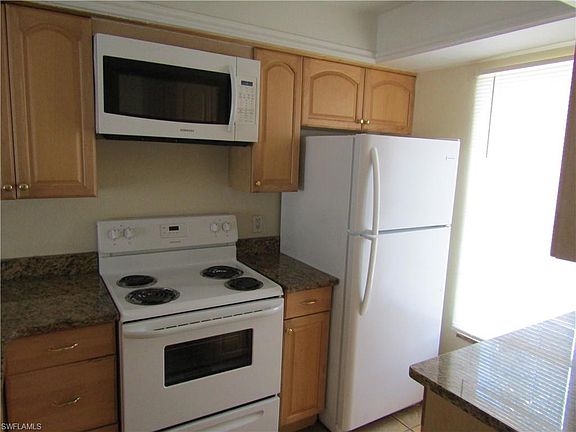 4th image of 4641 SW Santa Barbara Pl APT 3