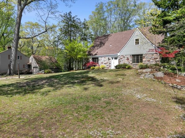 41 Cedarhurst Ln, Milford, CT 06461