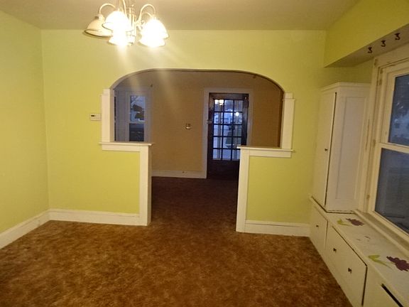 3rd image of 7711 Theota Ave
