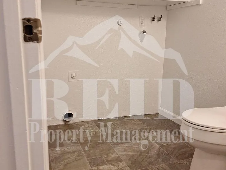 5300 Alameda St SW — Photo 15