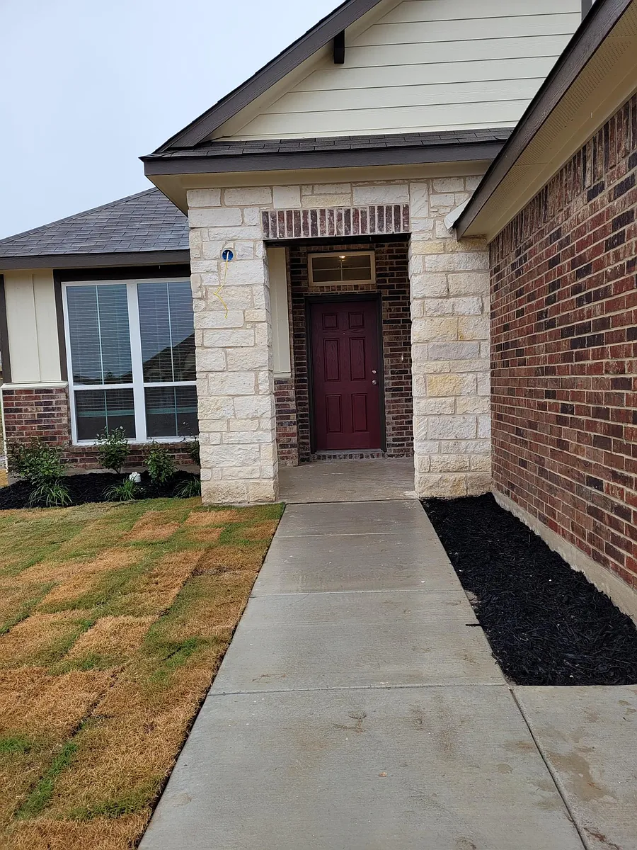 Building Photo - 803 Hollyhock Dr