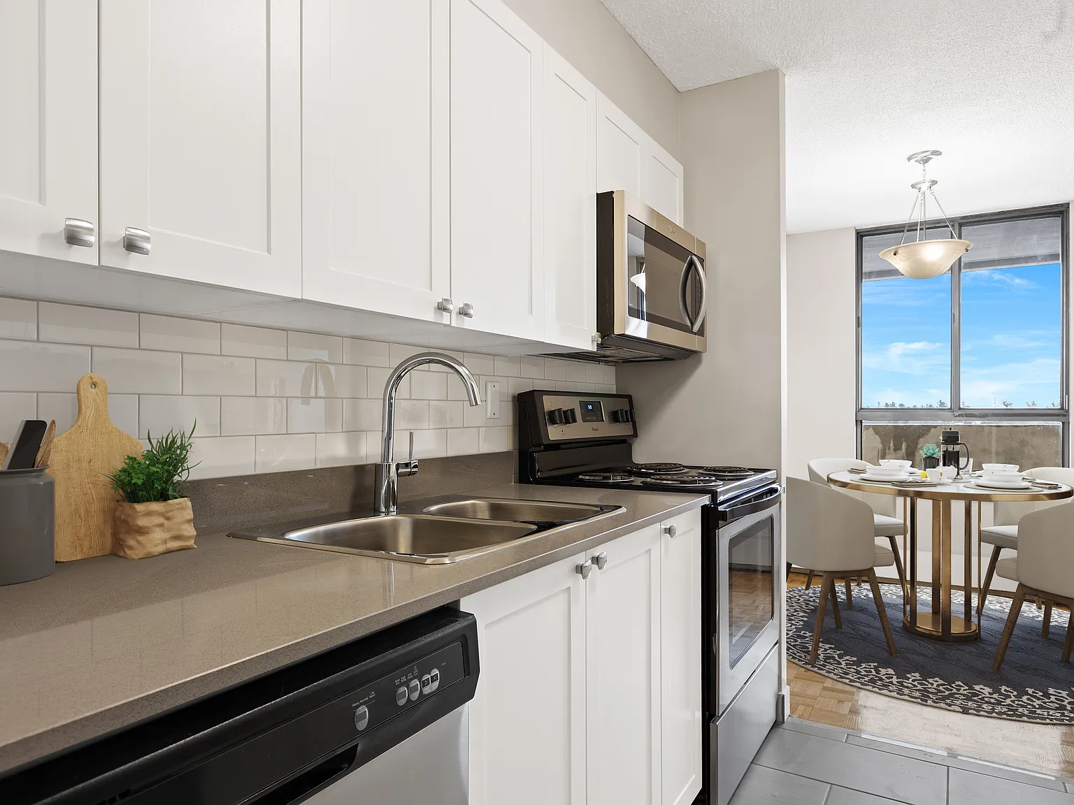 Arlington Apartments — Photo 1