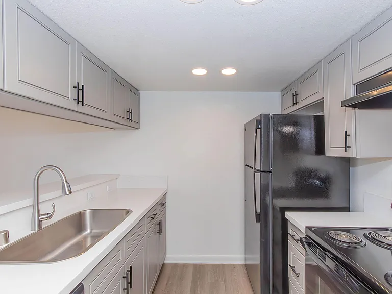 Glenoaks Terrace Apartments — Photo 16