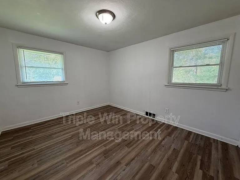 6801 Knoll Ave — Photo 16