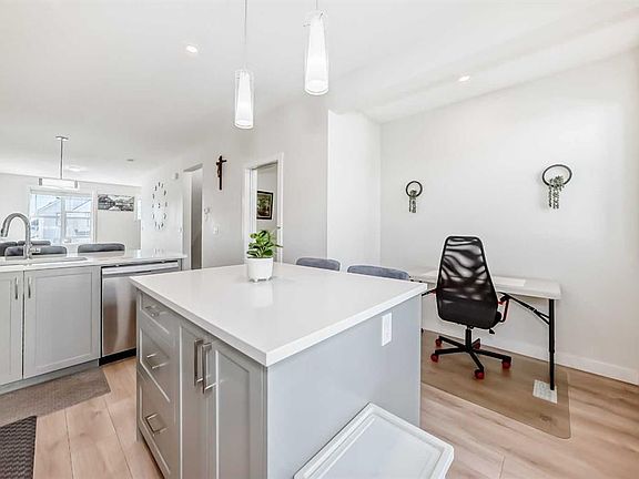 4th image of 240 Copperleaf Way SE