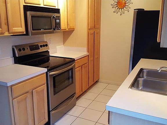 4th image of 3232 Oak Lawn Pl #207