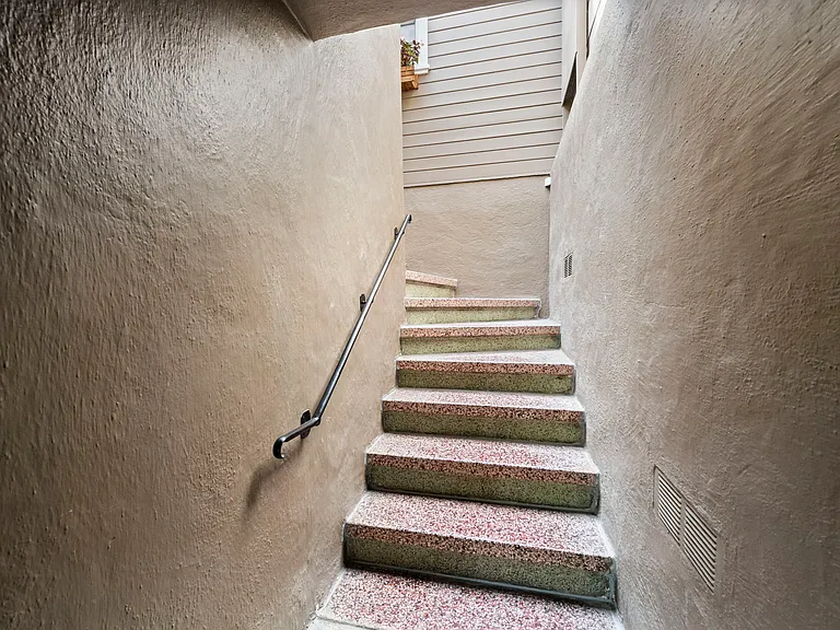 41 Saturn St — Photo 37