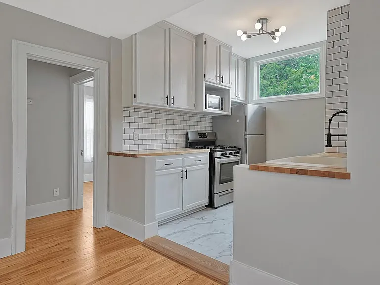 3260 Hitchcock St — Photo 3