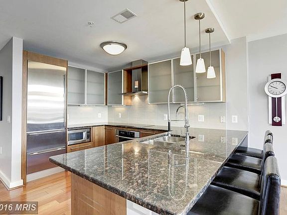 Kitchen Breakfast Bar