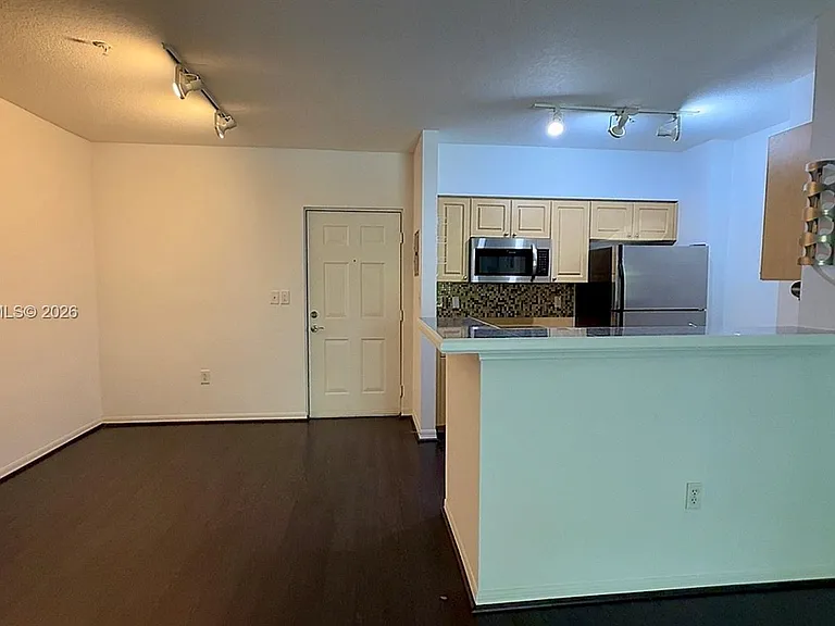 6831 SW 44th St #302 — Photo 11