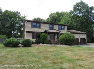3 Glendale Dr, Manalapan, NJ 07726