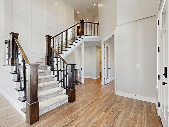 3rd image of 12179 N Creek Meadow Ct