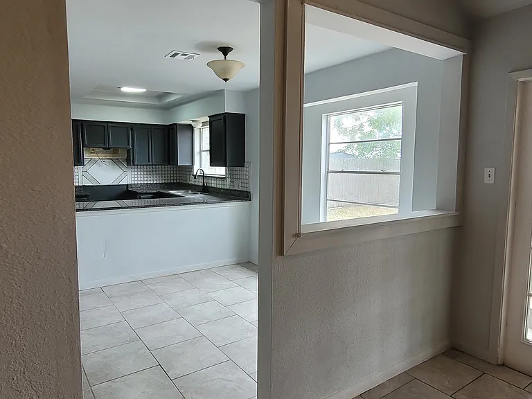 2413 Boca Chica Dr — Photo 4
