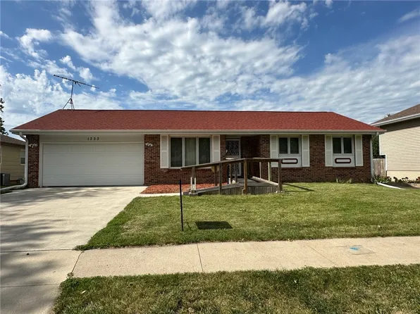 1233 W Washington St, Winterset, IA 50273