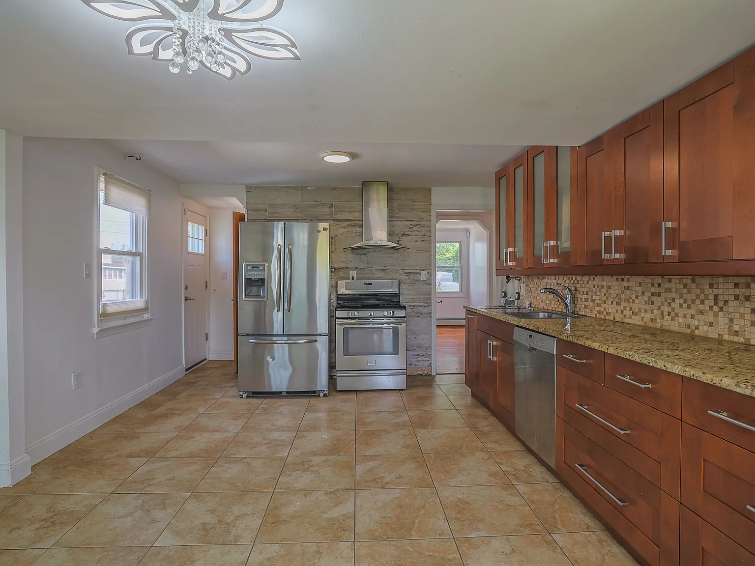 3 bed, 1744 sqft, $3,300 — Photo 4