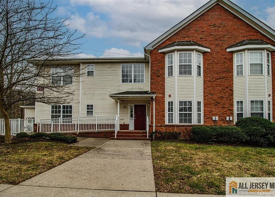 2nd image of 229 Pinelli Dr
