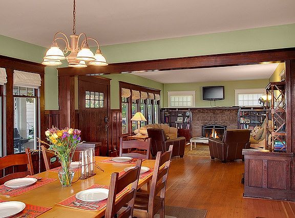 Living room / dining room