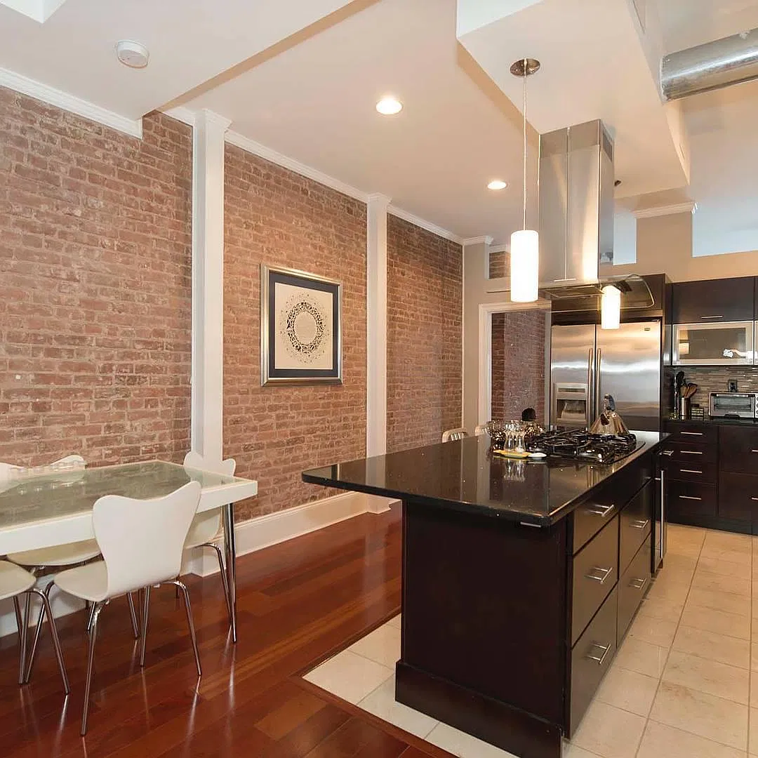 814 Washington St — Photo 3
