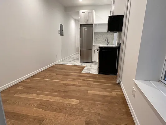 Rented by J PRESTON AND ASSOCIATES INC | media 24