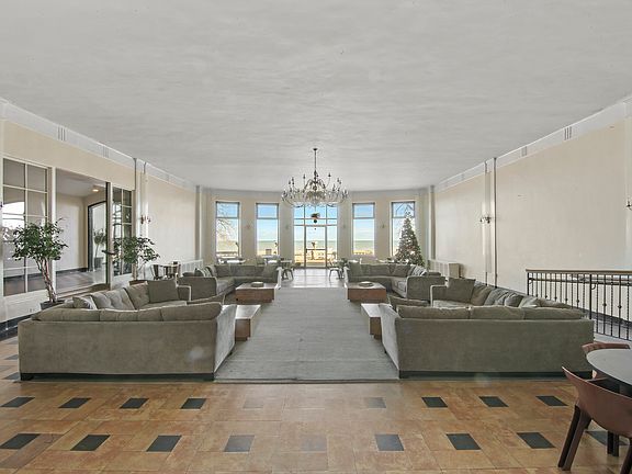 2nd image of 1205 W Sherwin Ave APT 300