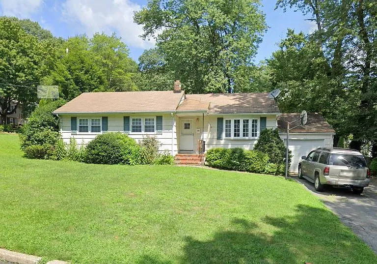 17 Jefferson Pl — Photo 1