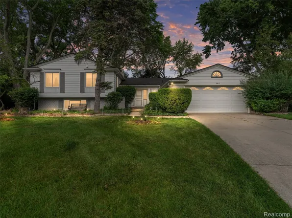 3817 Dalice Dr, West Bloomfield, MI 48323