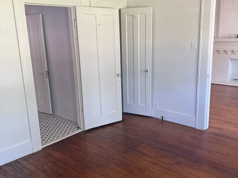 320 W 7th Ave — Photo 9
