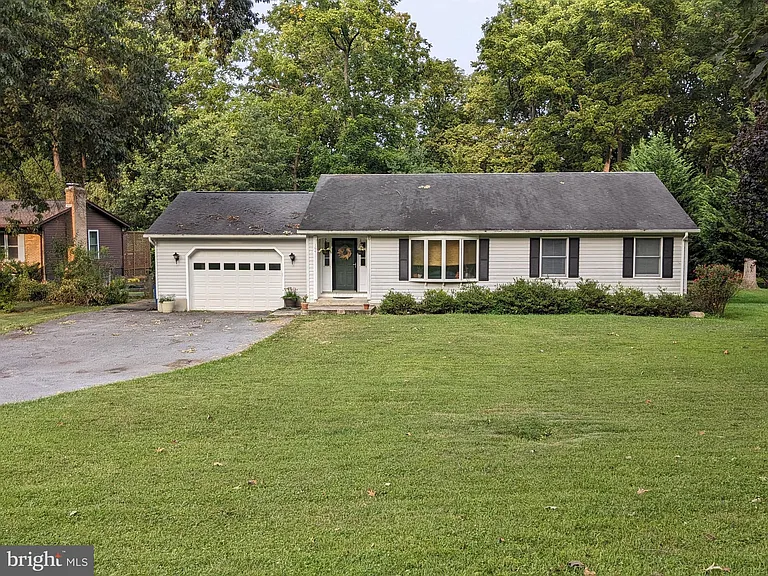 164 Ashley Dr — Photo 2