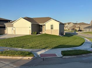 680 N 11th Cir, Springfield, NE 68059