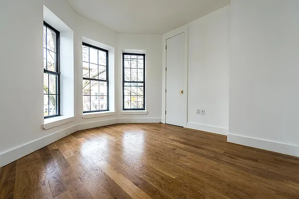 Rented by Nooklyn NYC LLC | media 44