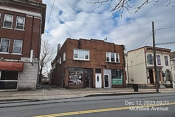 1st image of 131 Mohawk Ave