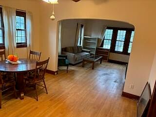 4th image of 1335 Beechwood St NE